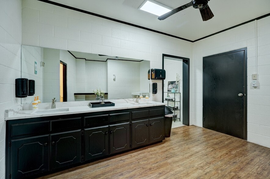 More Photos Of 3120 S Harvey Ave, Oklahoma City Specialty For Sale