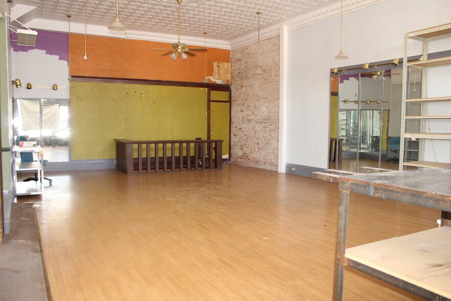 More Photos Of 944 Main St, Evanston Storefront Retail Office For Lease