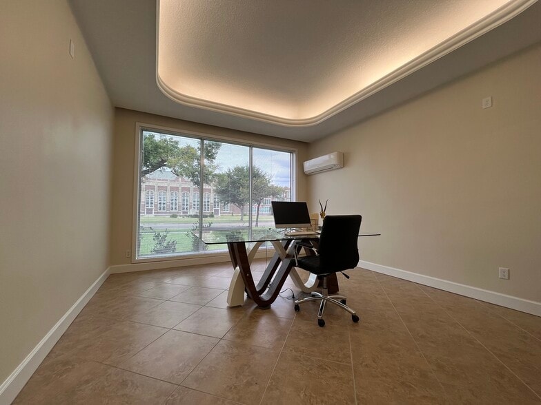 More Photos Of 5009 N Central Ave, Tampa Office For Lease