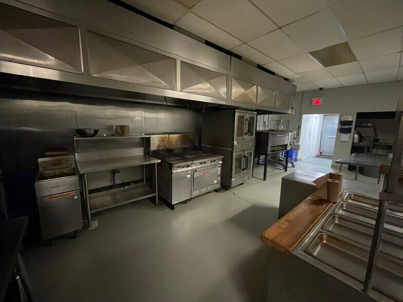 More Photos Of 14-18 Secord Dr, St Catharines Freestanding For Sale