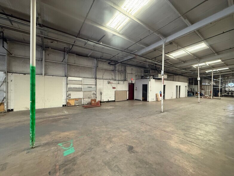 More Photos Of 911 N Frio St, San Antonio Manufacturing For Lease