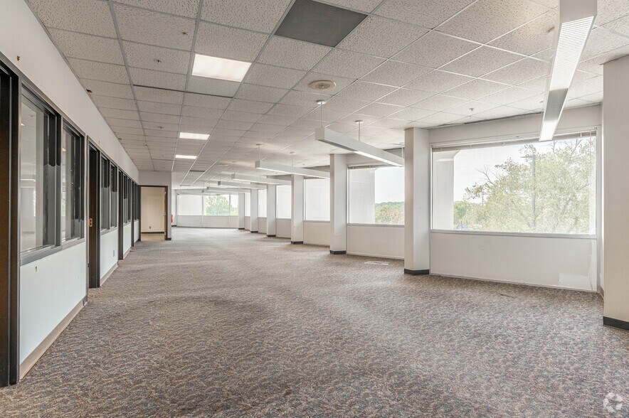 More Photos Of 325 S Fairground St, Marietta Office For Sale