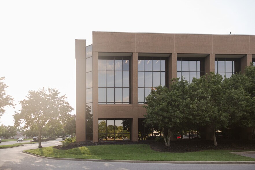 More Photos Of 7003 Chadwick Dr, Brentwood Unknown For Lease
