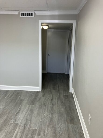 More Photos Of 6950 College St, Beaumont Warehouse For Lease