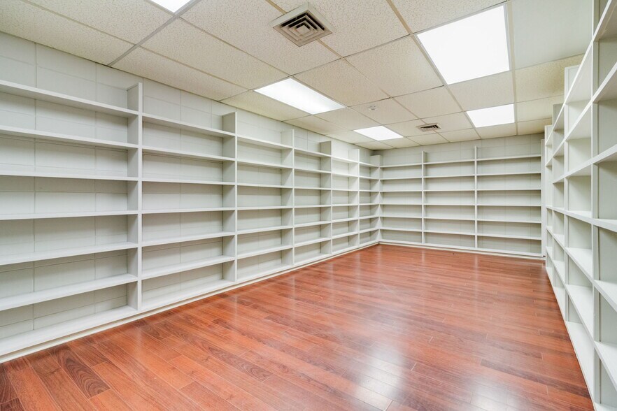 More Photos Of 223 S Main St, Opelousas Office For Sale