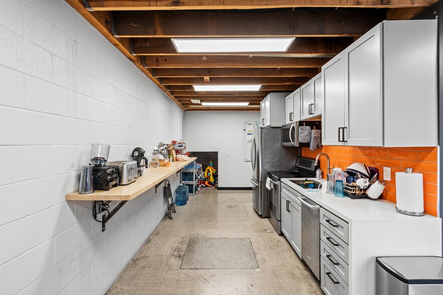 More Photos Of 225-231 W 16th St, National City Service For Sale