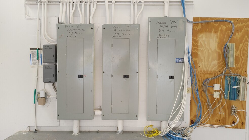 More Photos Of 2050 N University Dr, Sunrise Freestanding For Sale