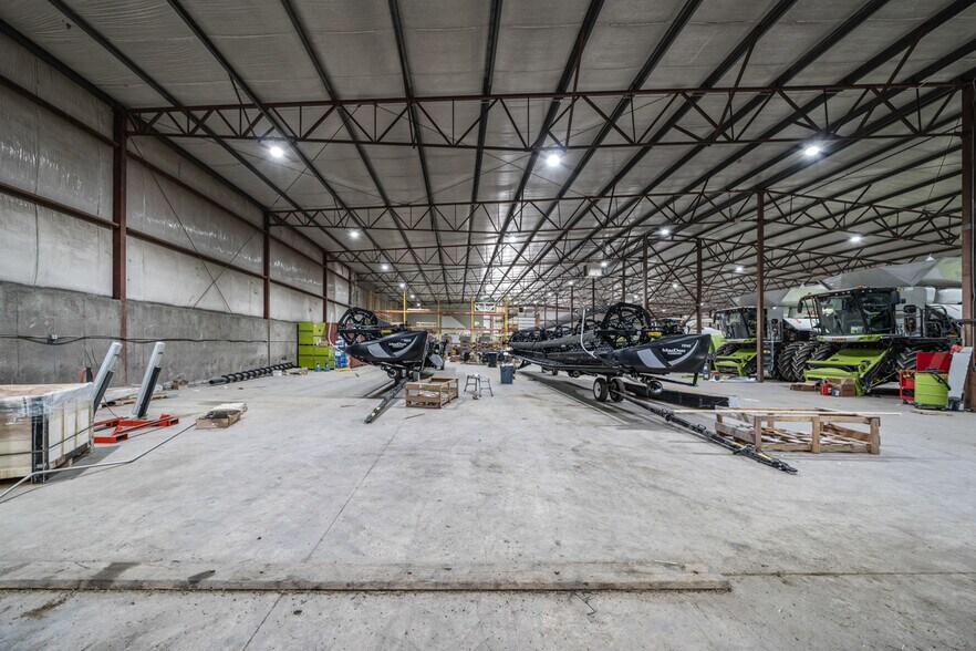 More Photos Of 46 Mccool Cres, Crossfield Warehouse For Sale