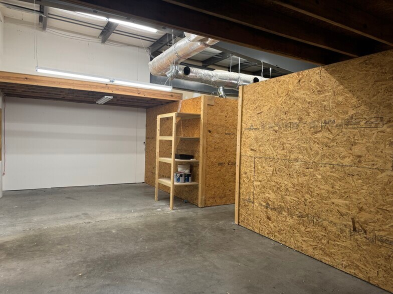 More Photos Of 53 Persimmon St, Bluffton Showroom For Lease