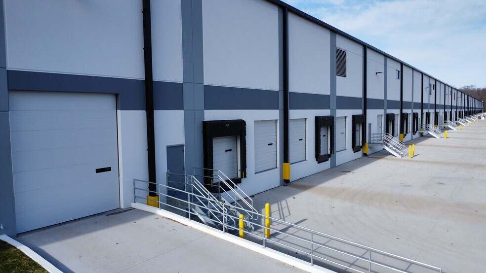 More Photos Of 1637 Green Mount Pky, Williamsburg Refrigeration Cold Storage For Lease
