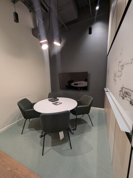 More Photos Of 3900 McCarty Ln, Lafayette Office For Sale