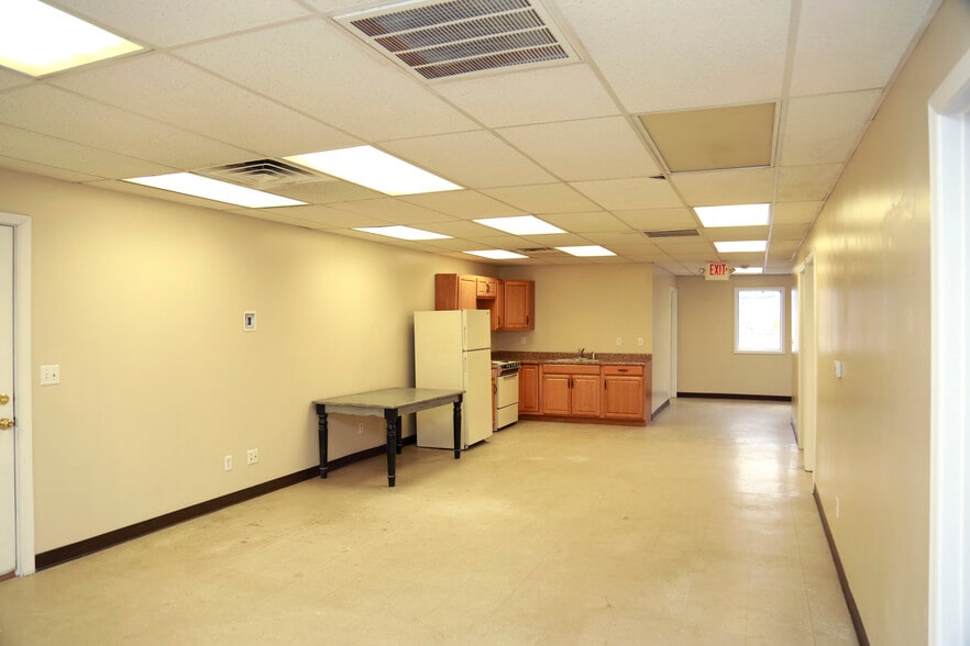 More Photos Of 255 S Plant St, Morgantown Distribution For Lease