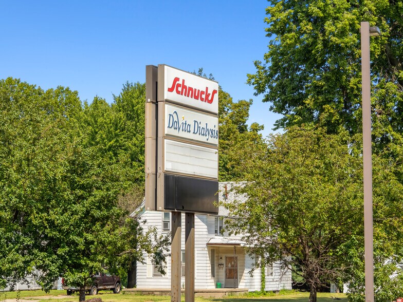 More Photos Of 1001 Court St, Pekin General Retail For Sale
