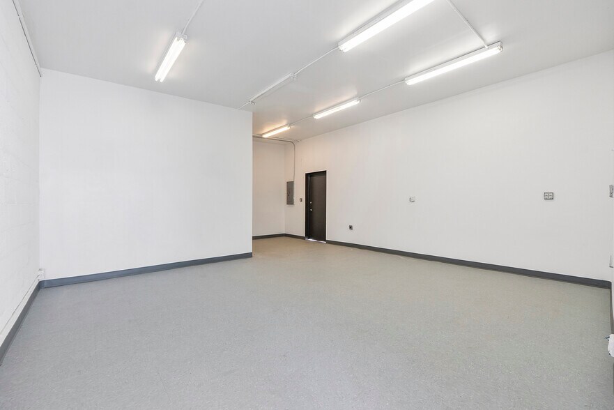 More Photos Of 553 17th St, West Palm Beach Warehouse For Lease