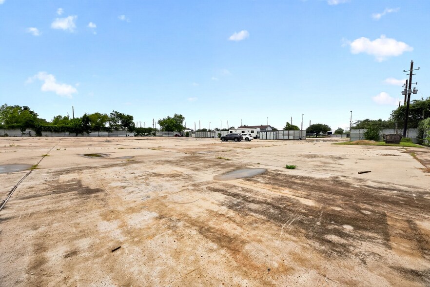 More Photos Of 12222 N Houston Rosslyn Rd, Houston Land For Lease