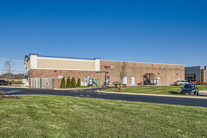 More Photos Of 11525 US Highway 14, Woodstock General Retail For Lease