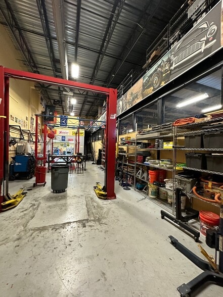 More Photos Of 14930 Corporate Rd S, Jupiter Warehouse For Sale