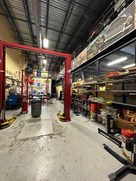 More Photos Of 14930 Corporate Rd S, Jupiter Warehouse For Sale