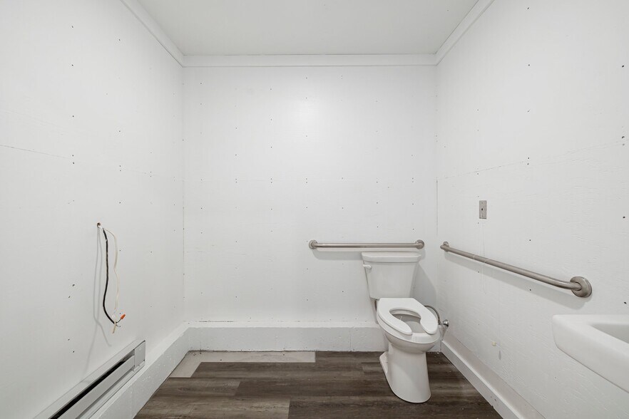 More Photos Of 169 Norwich Rd, Plainfield Warehouse For Sale