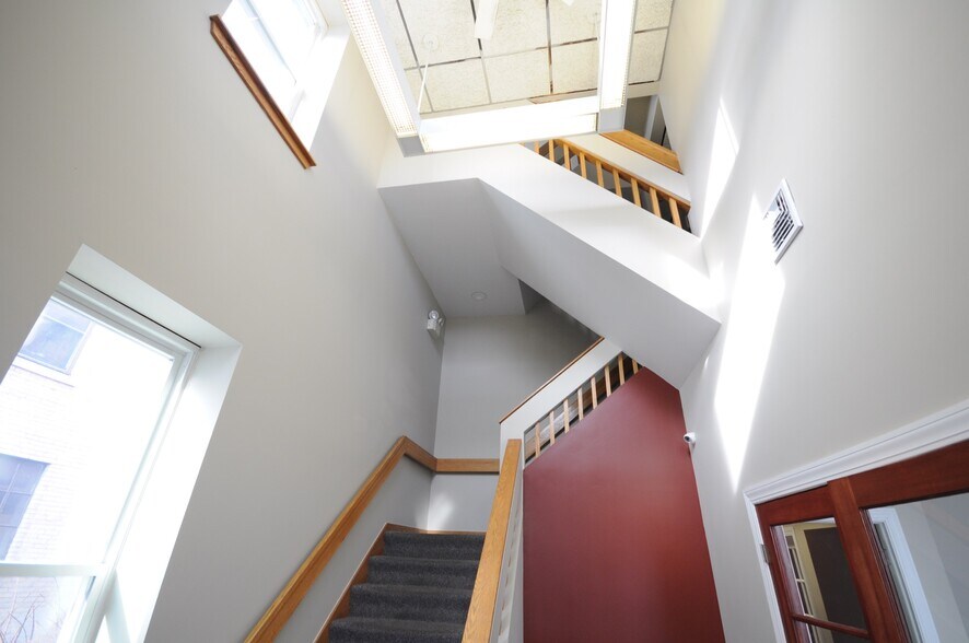 More Photos Of 33 Court St, New Britain Office For Lease