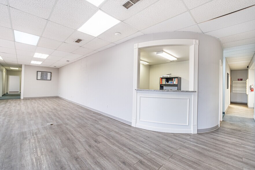 More Photos Of 4718 S Loop 289, Lubbock Office Residential For Lease