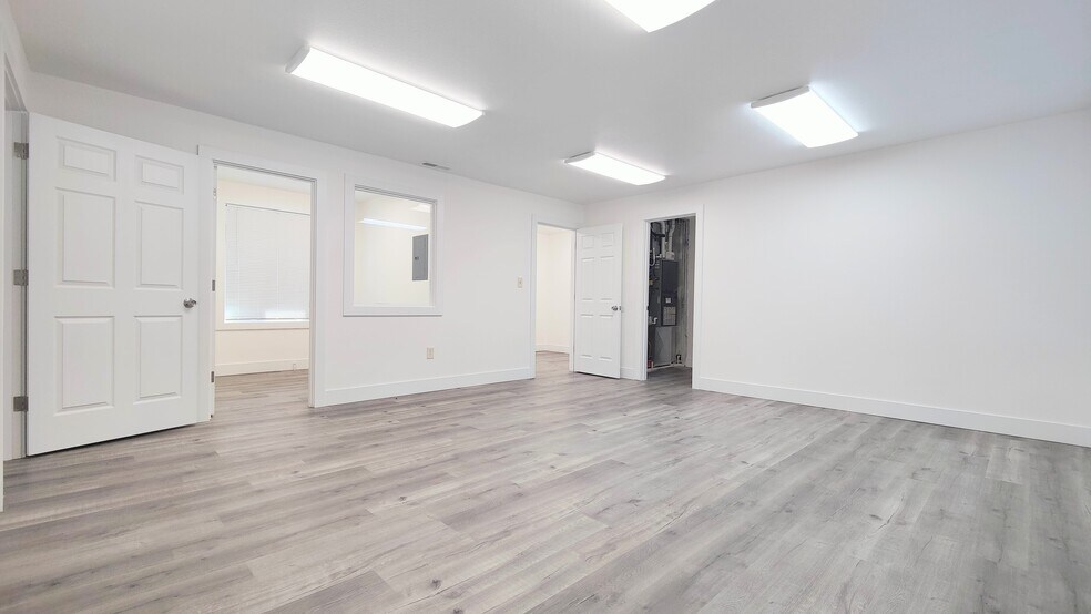 More Photos Of 12208-12222 SE Market St, Portland Office For Lease