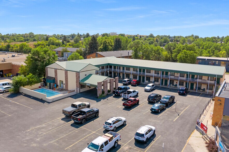 More Photos Of 518 National St, Belle Fourche Hotel For Sale