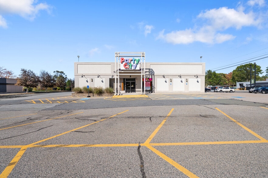 More Photos Of 321 Worcester St, Natick Freestanding For Lease