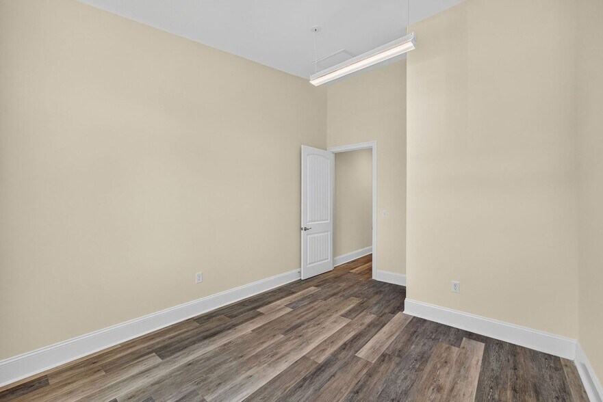 More Photos Of 7627 Market St, Wilmington Office For Lease