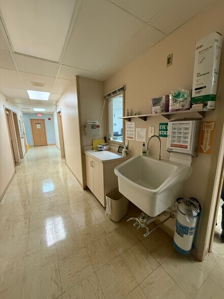 More Photos Of 501 Doctors Ct, Oshkosh Medical For Sale