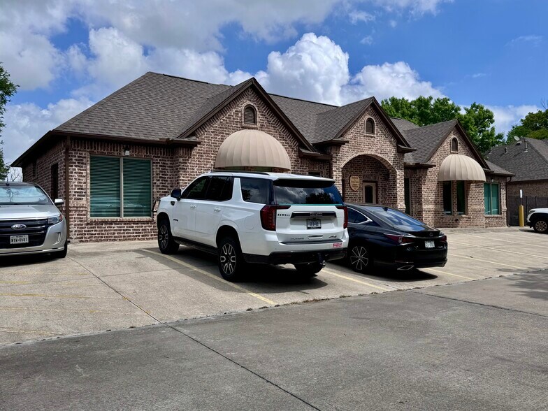 More Photos Of 753 Lonesome Dove Trl, Hurst Office For Sale