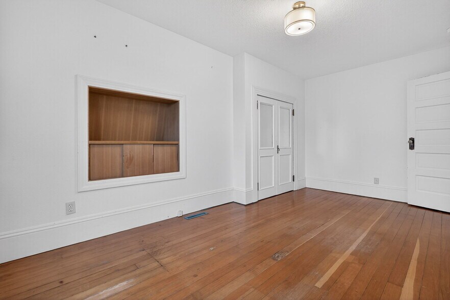 More Photos Of 317 NE Sacramento St, Portland Office For Sale