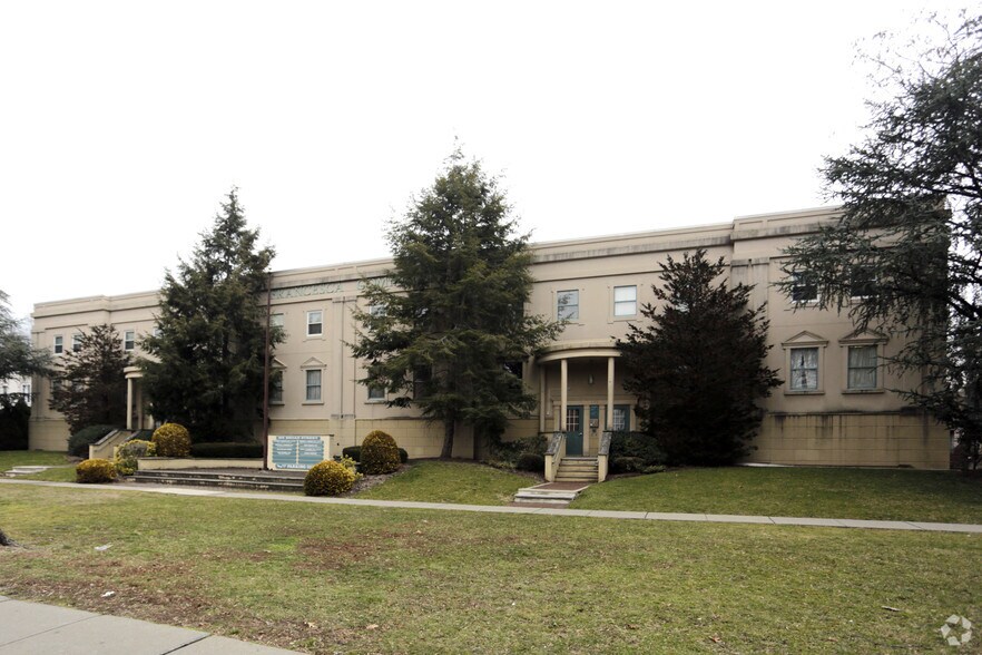 More Photos Of 199 Broad St, Bloomfield Medical For Lease