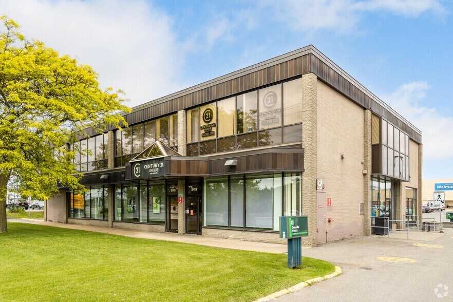 Primary Photo Of 201-203 Boul Hymus, Pointe-claire Bank For Lease