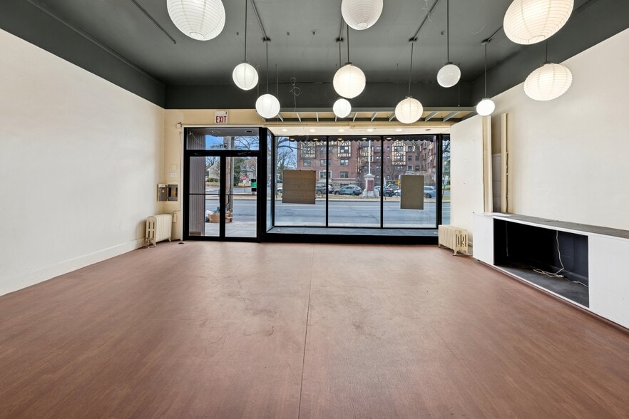 More Photos Of 587-621 E Boston Post Rd, Mamaroneck Storefront For Lease