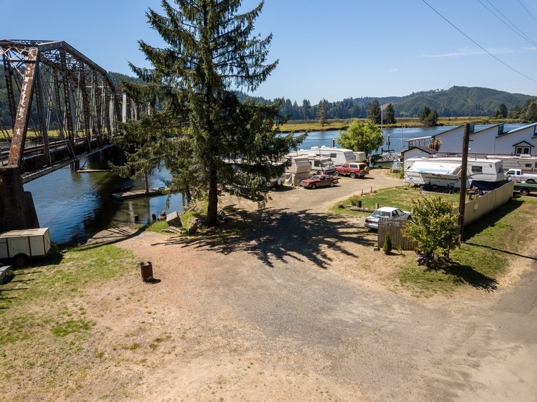 More Photos Of 6750 Or-126 Hwy, Florence Marina For Sale