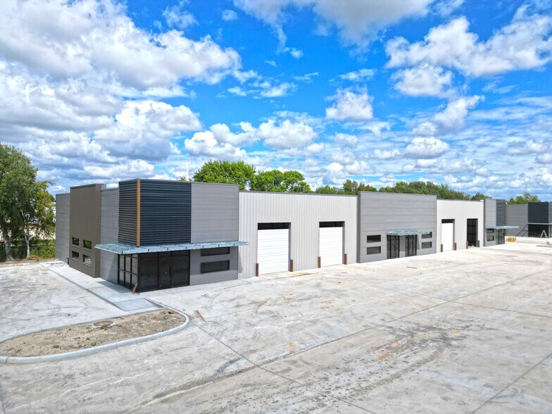 Primary Photo Of 5279 N Main St, Baytown Unknown For Lease