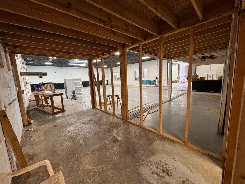 More Photos Of 4001 Bruhin Rd, Knoxville Warehouse For Sale