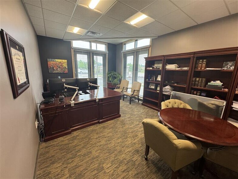 More Photos Of 117 Perspective Dr, Granger Office For Lease
