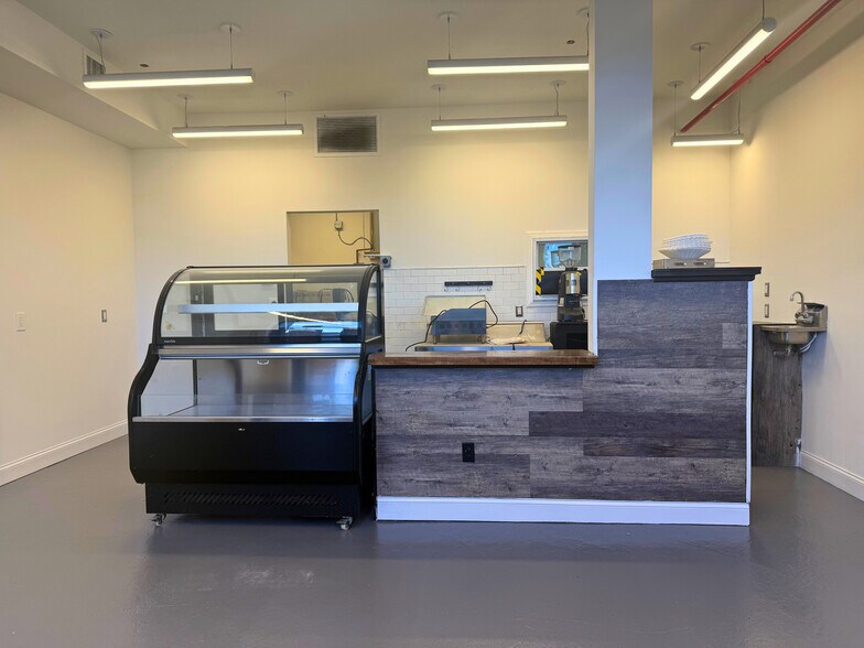 More Photos Of 15 Canal Pl, Bronx Warehouse For Lease