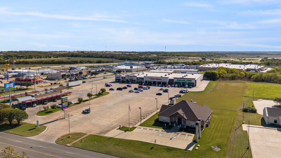 More Photos Of 1320 Corsicana Hwy, Hillsboro General Retail For Lease