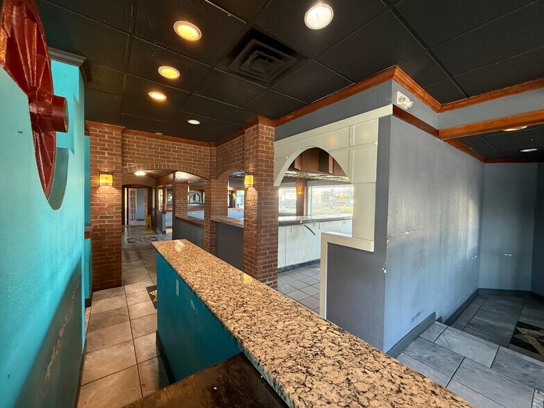 More Photos Of 4911 Caskie St, Richmond Restaurant For Sale
