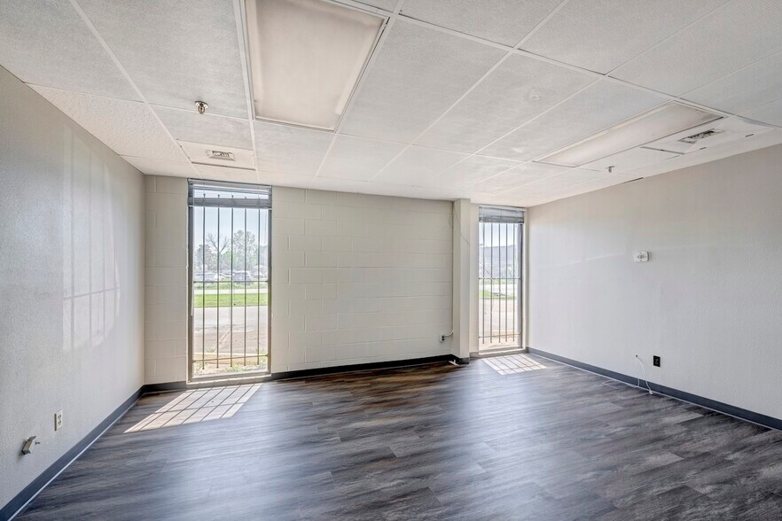More Photos Of 9110 Meadow Vista Blvd, Houston Warehouse For Lease