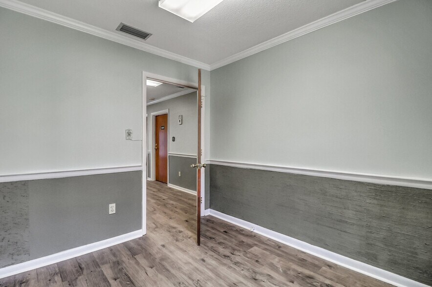 More Photos Of 7370 Hodgson Memorial Dr, Savannah Office For Sale