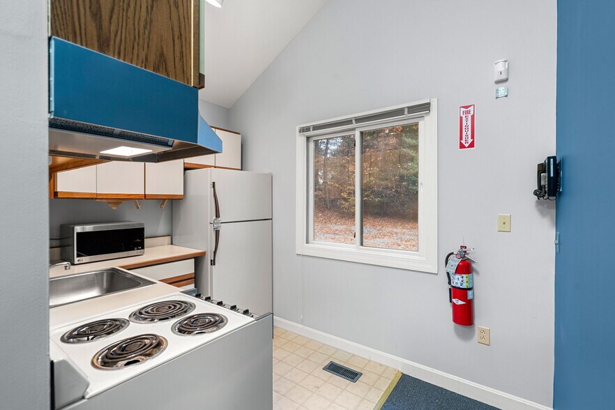 More Photos Of 398 Essex St, Beverly Loft Creative Space For Lease