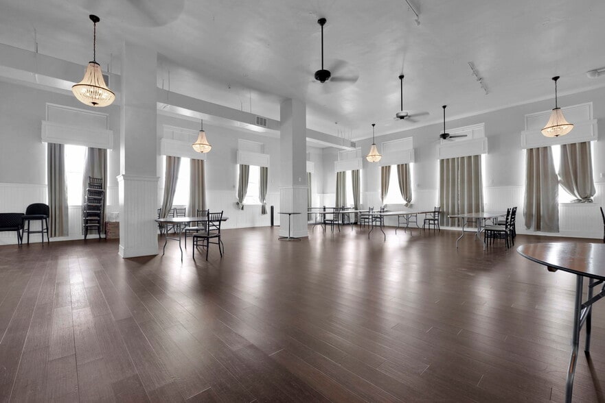 More Photos Of 105 S Paint St, Chillicothe Lodge Meeting Hall For Sale