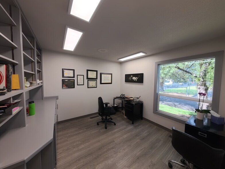 More Photos Of 1102 NE 4th St, Bend Healthcare For Lease