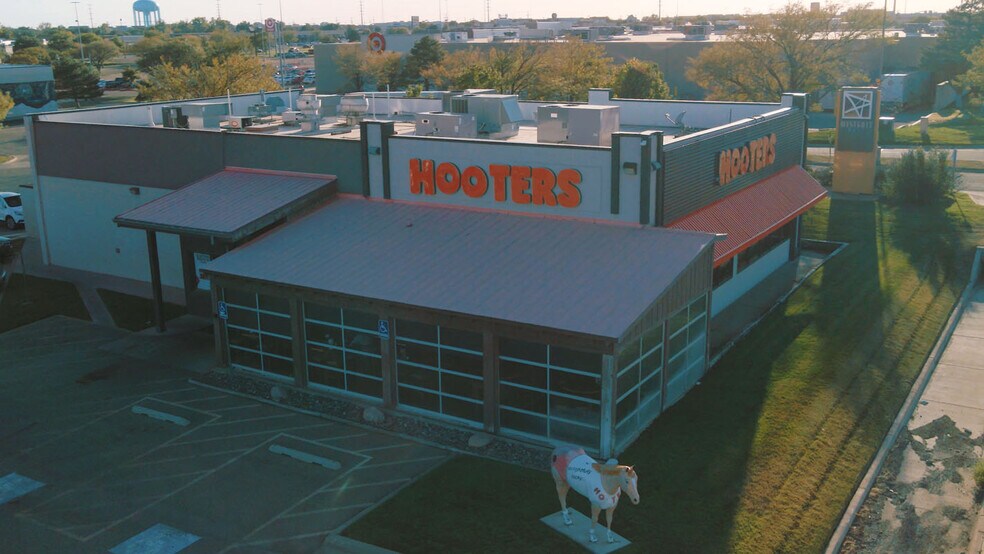 More Photos Of 8101 W I-40, Amarillo Restaurant For Lease