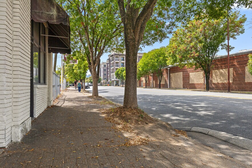 More Photos Of 1600 Broad St, Chattanooga General Retail For Sale