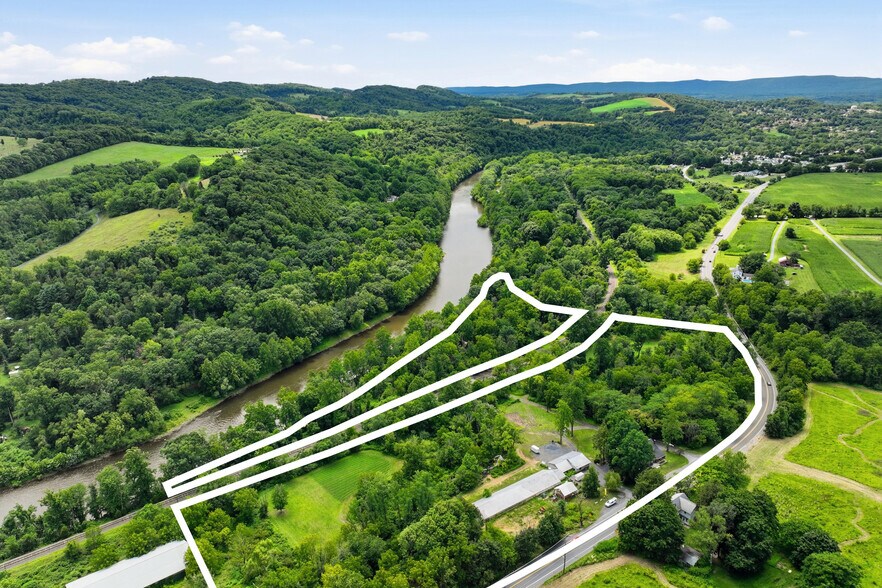 More Photos Of 429 Riverview Dr, Walnutport Flex For Sale